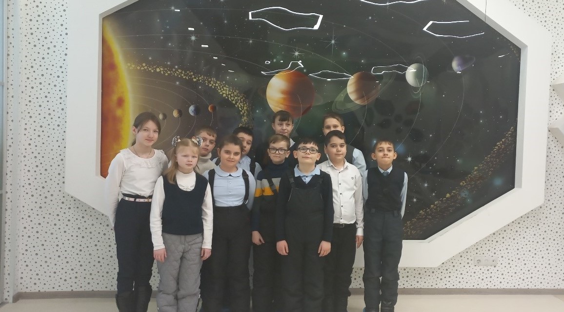 Ученики 4 «А» класса посетили молодежный клуб «КосмоКвант»